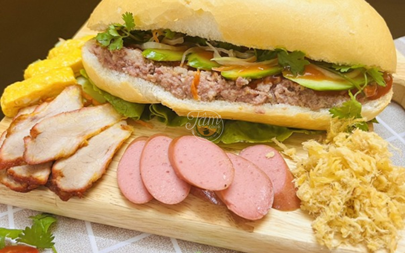 bánh mỳ Pate Cột Đèn Tôn Thất Tùng