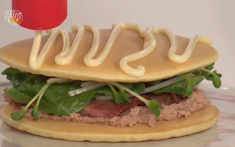 Cách làm bánh rán kẹp pate thịt xông khói đơn giản, nhanh cho bữa sáng
