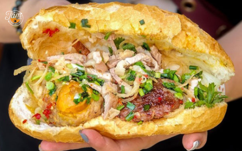 Cách làm bánh mì pate thập cẩm