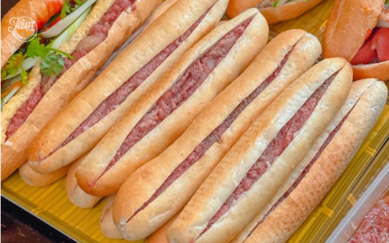 làm bánh mì với pate cột đèn hải phòng