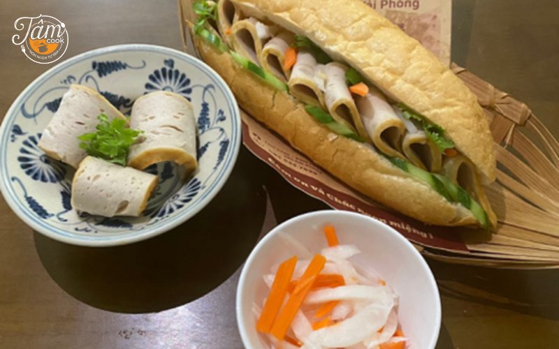 Bánh mì chả bao nhiêu calo? 