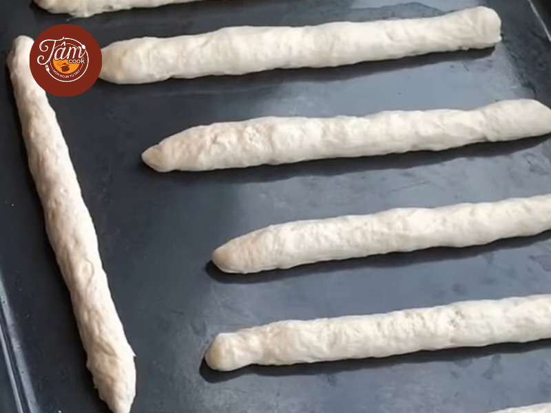 cách làm bánh mì que pate cay tại nhà