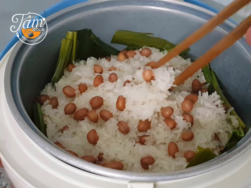 nấu xôi bằng nồi cơm điện