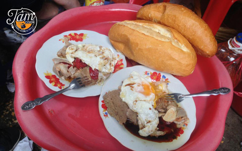 quán bánh mì ngon nổi tiếng Hà Nội
