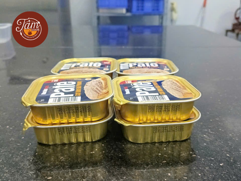 có được mang pate cột đèn lên máy bay không