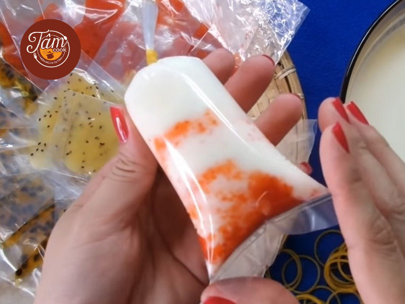 Cách làm sữa chua trái cây mùa hè