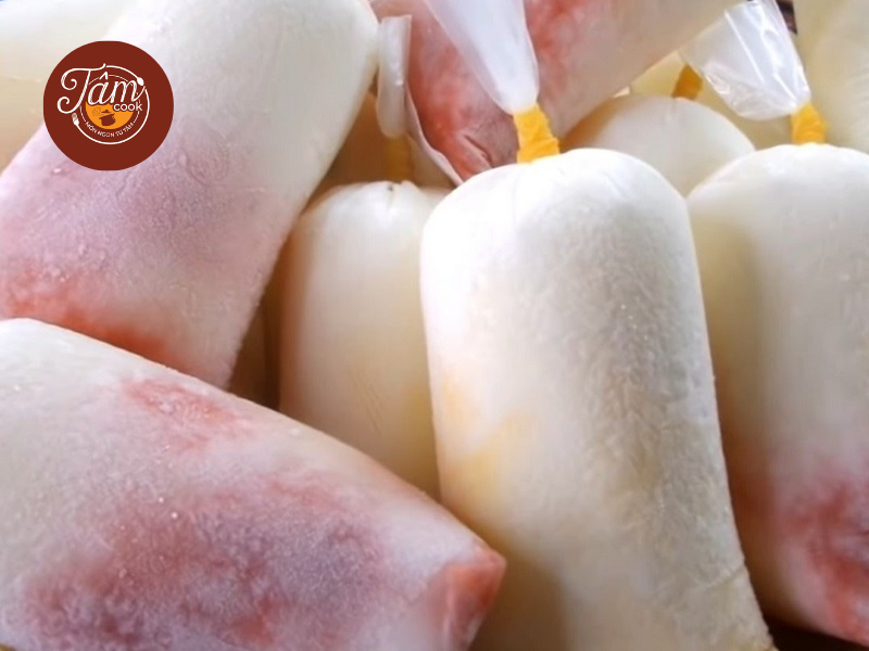 Cách làm sữa chua trái cây mùa hè