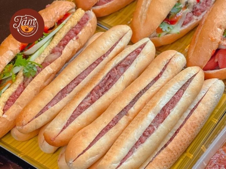 bánh mì cay có pate cột đèn không