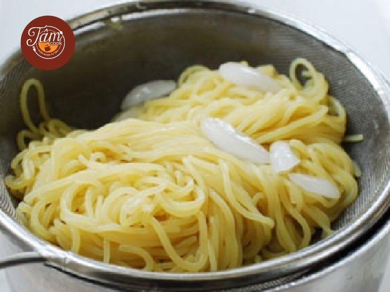cách làm mì trộn Hàn Quốc