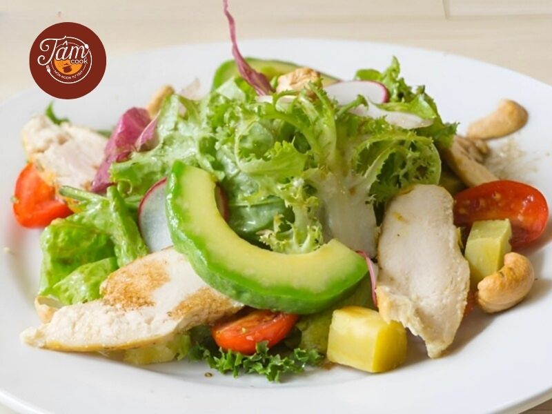 Salad ức gà bao nhiêu calo