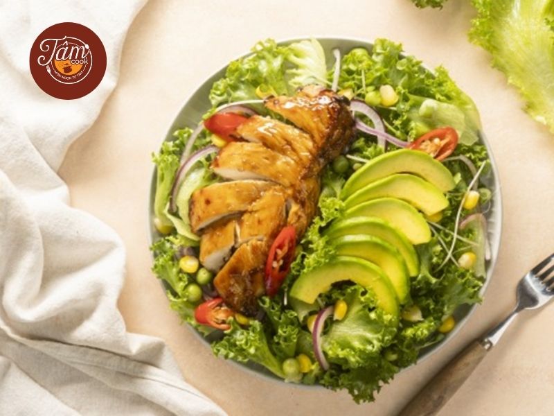 Salad ức gà bao nhiêu calo