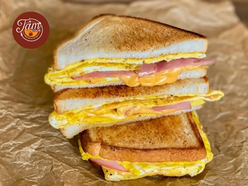 cách làm bánh mì sandwich kẹp trứng xúc xích 