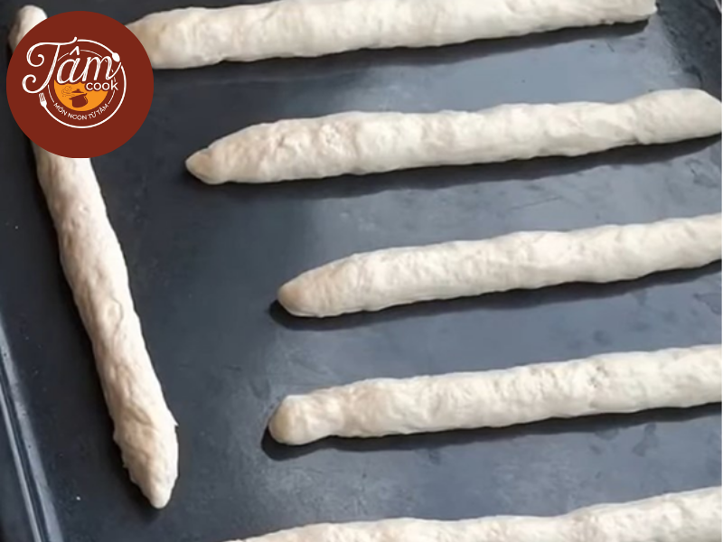 Cách làm bánh mì que Hải Phòng giòn rụm, cay nồng chuẩn vị làm bánh mì que hải phòng