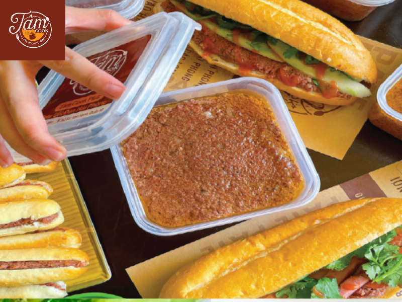 Bánh mì nhân thập cẩm gồm những gì? Khám phá hương vị hòa quyện trong từng ổ bánh Việt